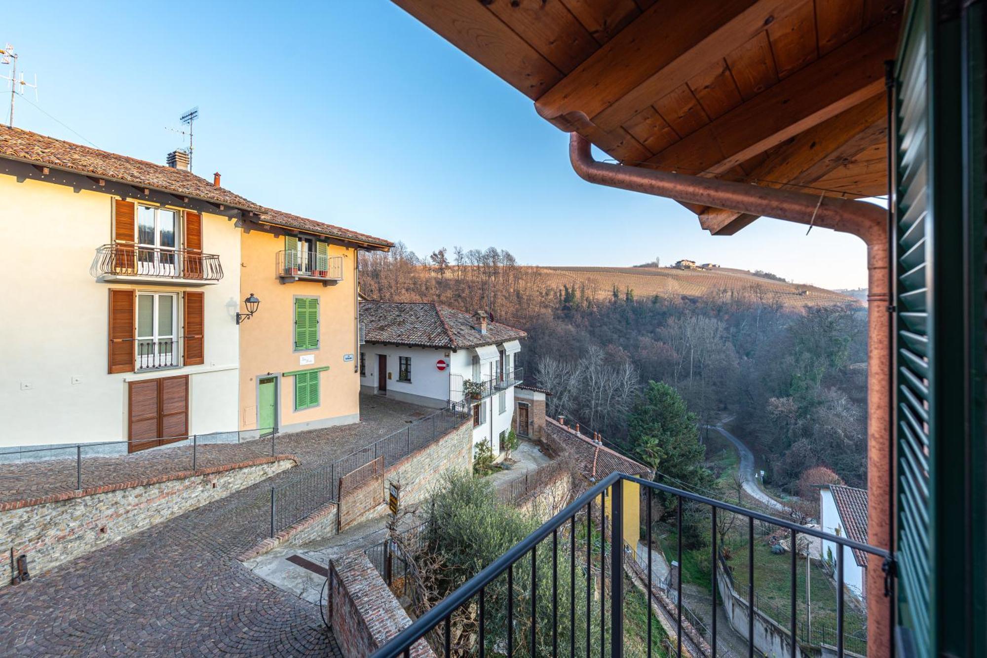 In Piazzetta Holiday Apartments, Barolo Exterior photo