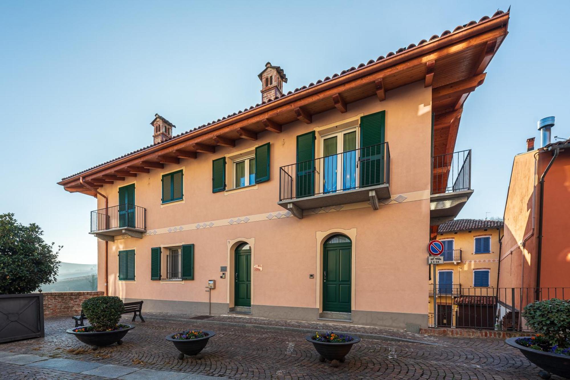 In Piazzetta Holiday Apartments, Barolo Exterior photo