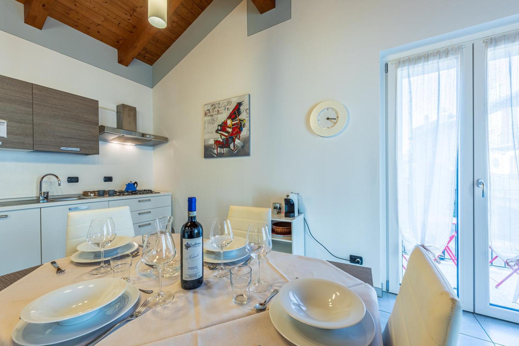 In Piazzetta Holiday Apartments, Barolo Exterior photo